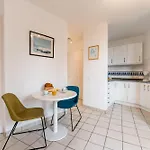 R2 Maryvent Apartment